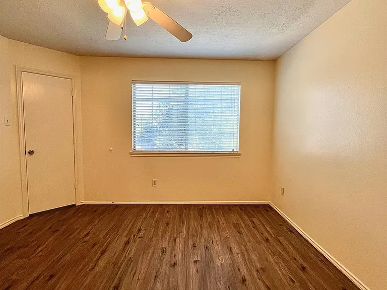 1522 Glasholm Dr — Photo 9