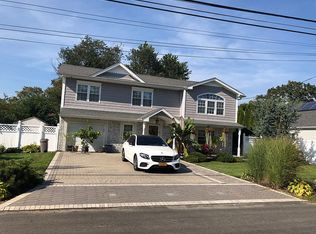 81 Feustal St, Lindenhurst, NY 11757
