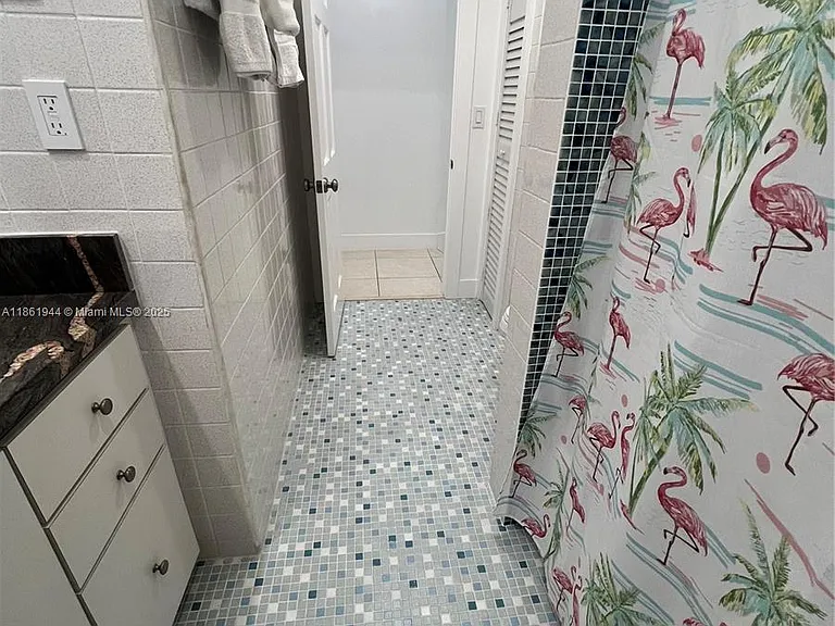 7760 Aviation Blvd — Photo 26