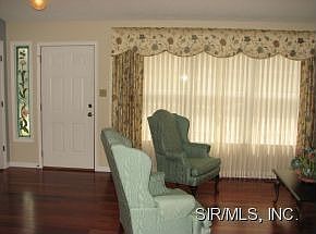 3rd image of 36 Gaslight Ln
