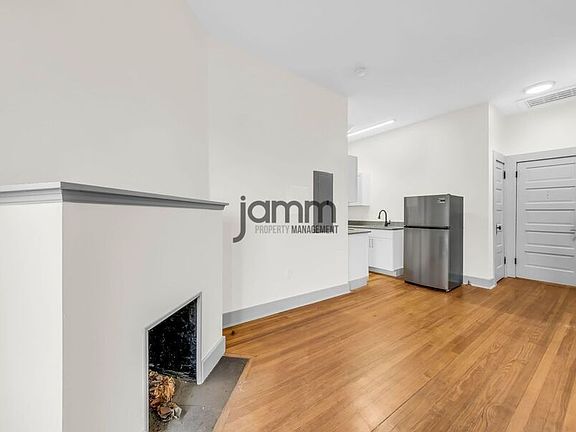 4th image of 1848 E 89th St #304