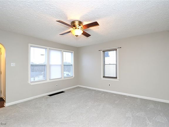 4th image of 64 Winwood Dr