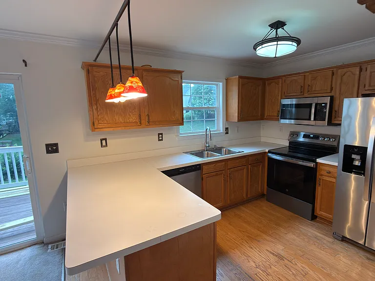 1532 Primrose Ln — Photo 8