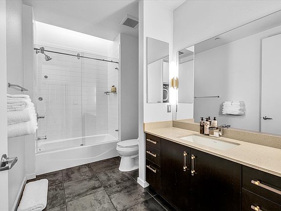 5th image of 133 The Promenade N Unit 419