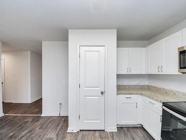 164 Goldenrod — Photo 19