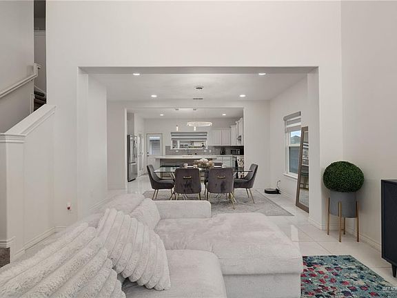 3rd image of 405 Olympic St