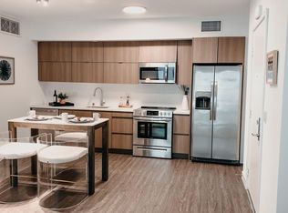702 S Manhattan Pl #1, Los Angeles, CA 90005