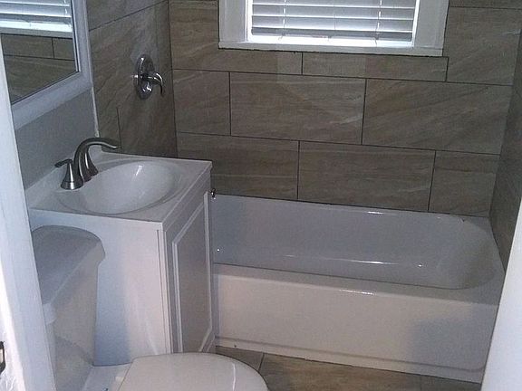 3rd image of 4408 Independence Ave #1