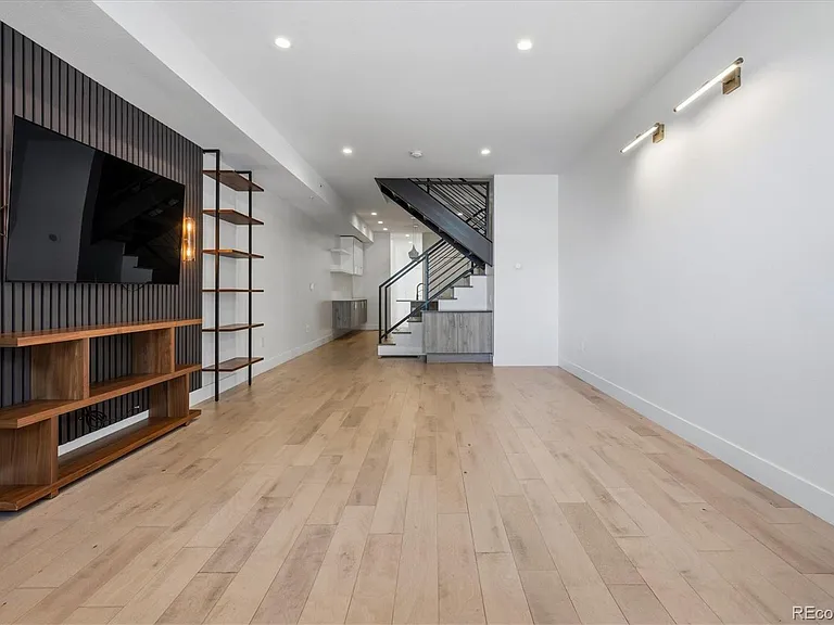 230 Inca St — Photo 4