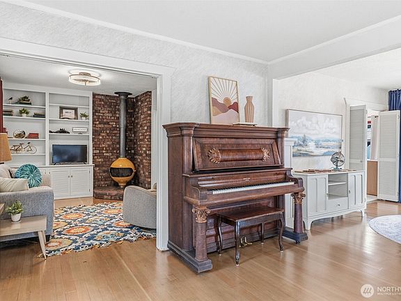 5th image of 522 SW Front Avenue