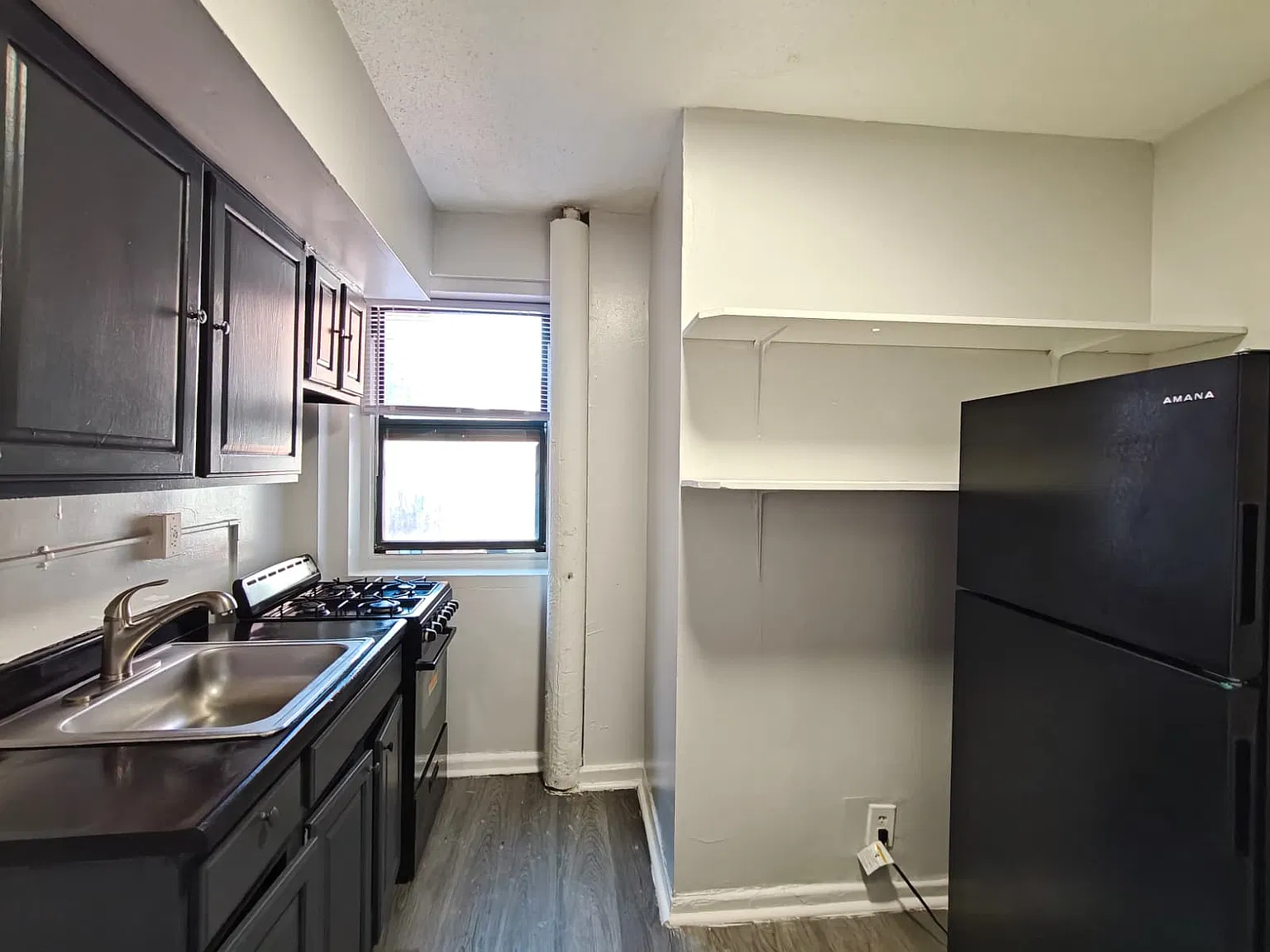 Beautiful Apartment Available Now! — Photo 2