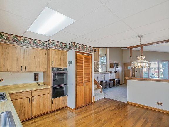 3rd image of 2115 Spruce Ave