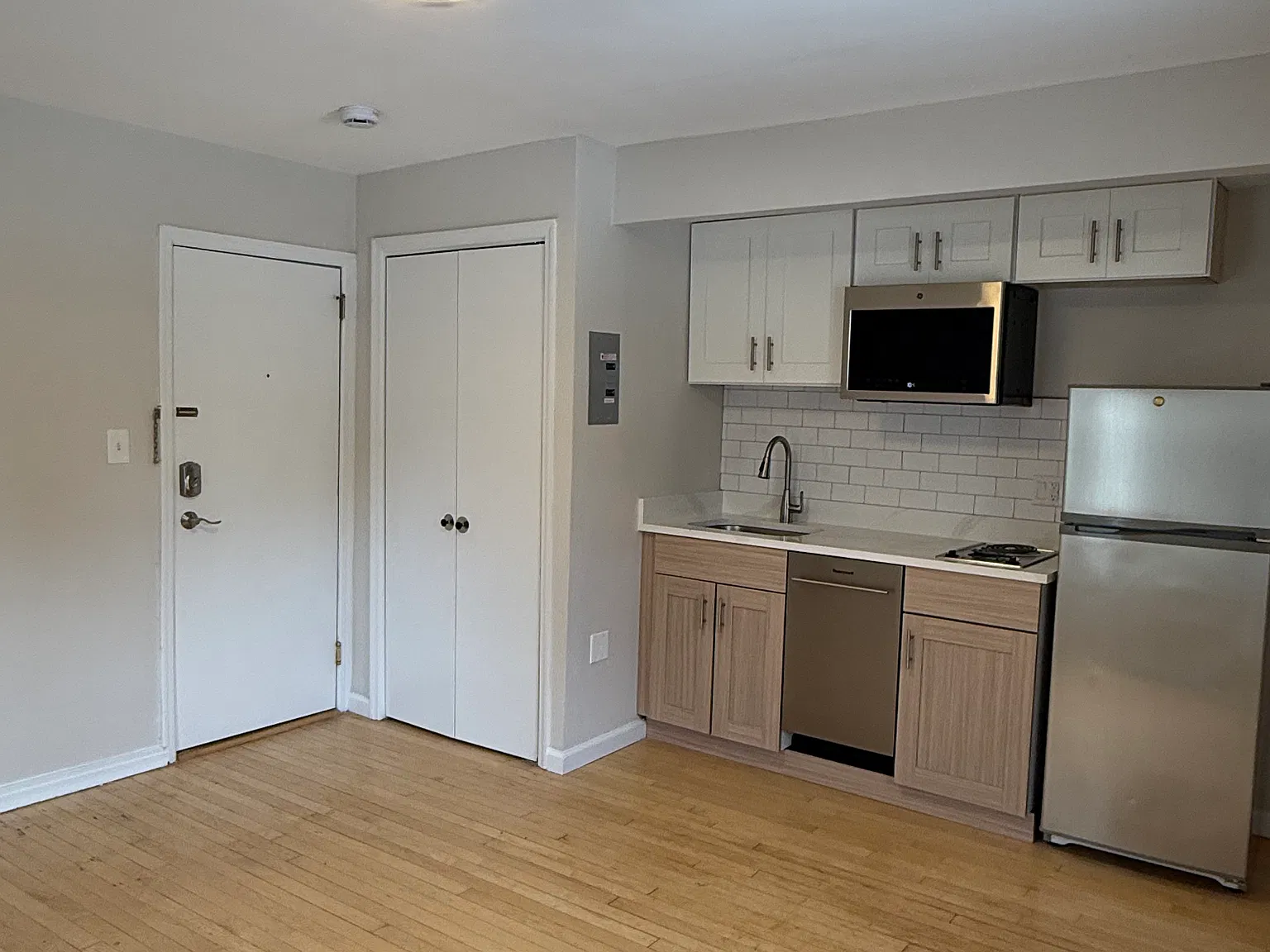 Studio, 400 sqft, $1,850 — Photo 3