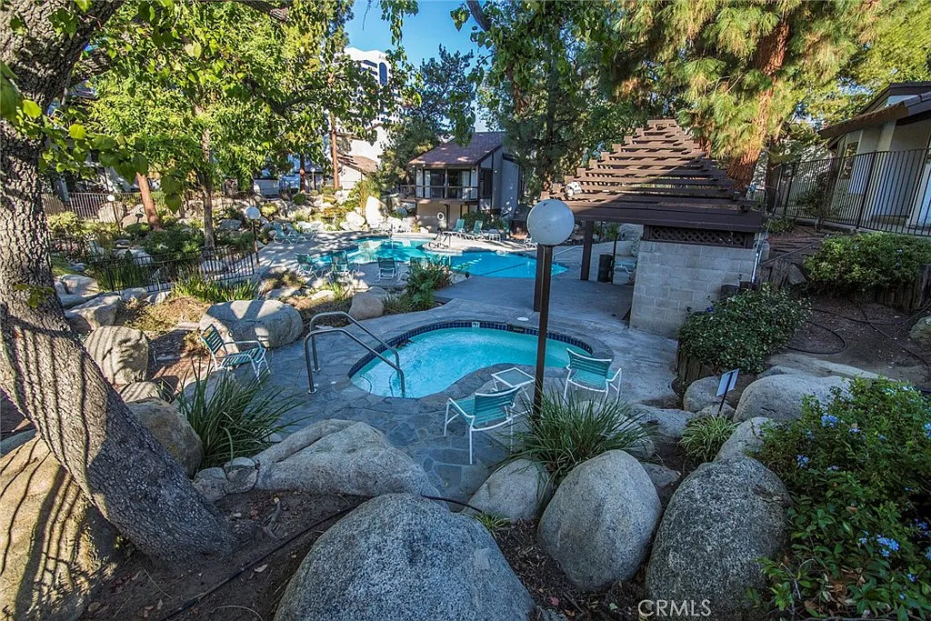 2 bed, 1354 sqft, $3,650 — Photo 2