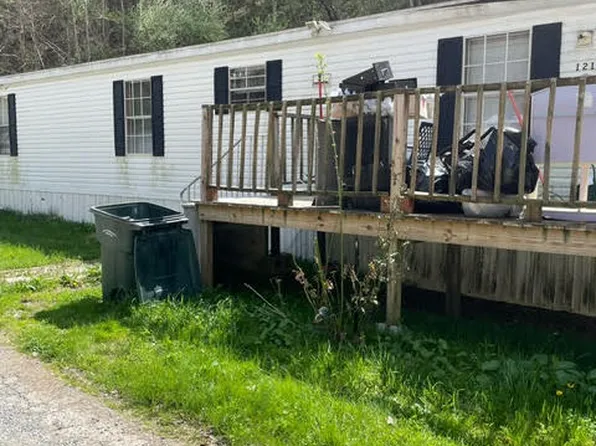 121 Granite Dr, Pikeville, KY 41501