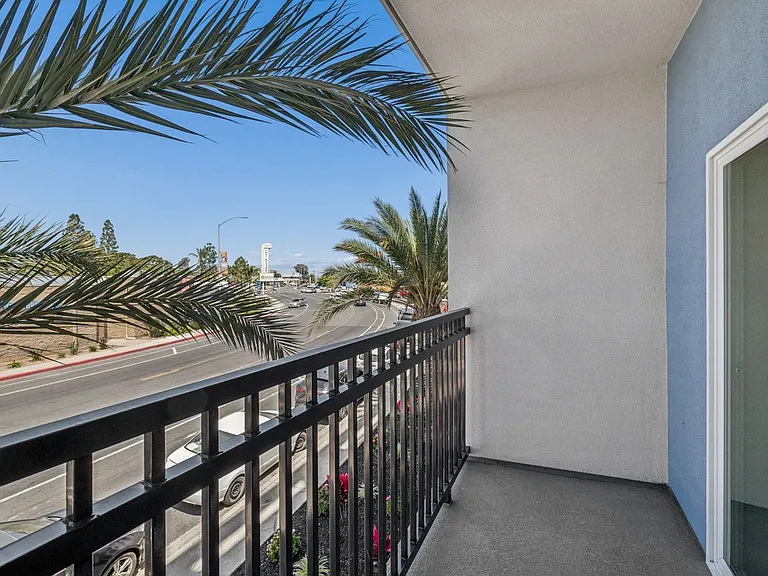 Pacific Heights II — Photo 15