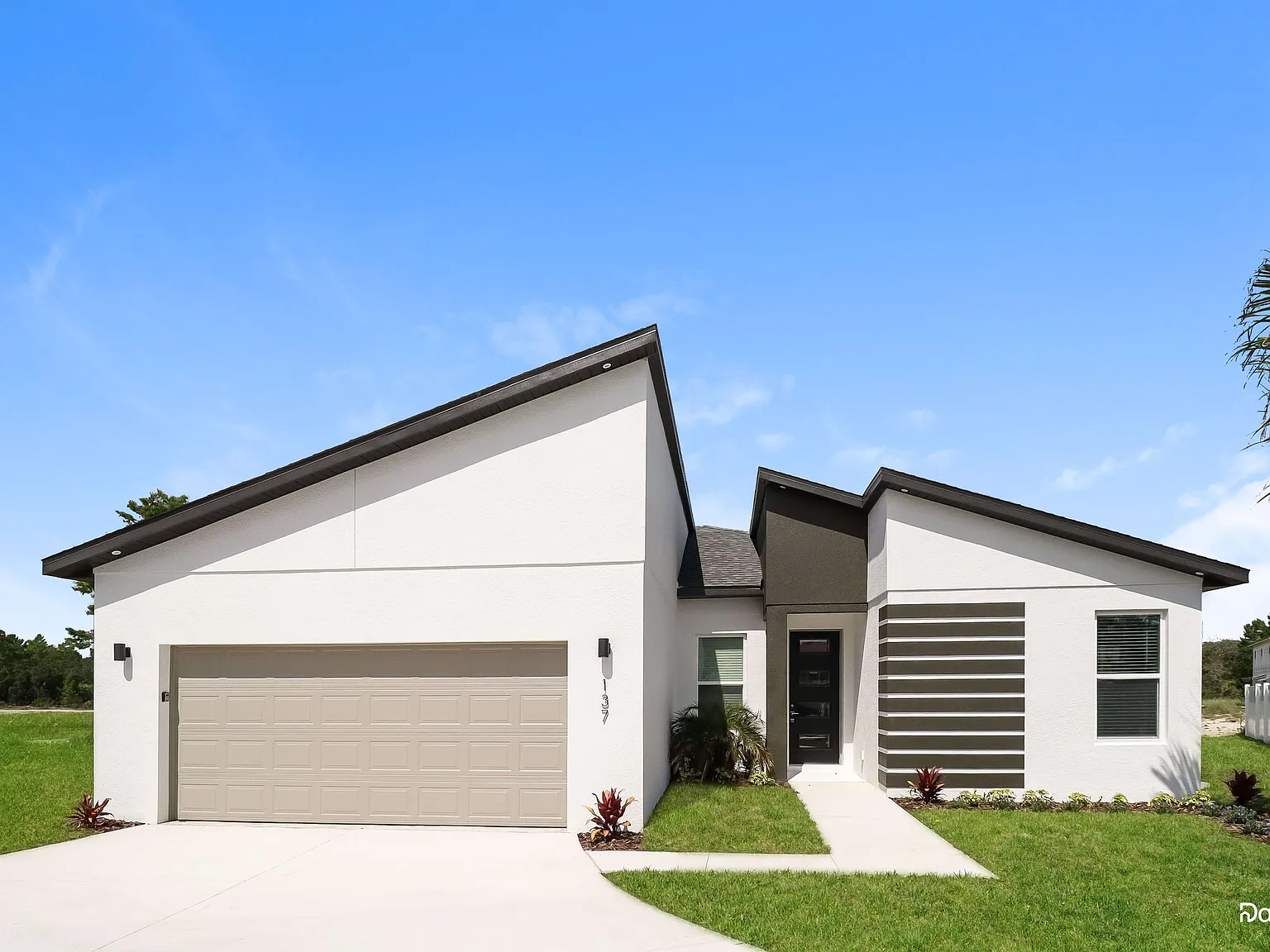 4 bed, 2.0 bath, 1670 sqft, $2,035 — Photo 1