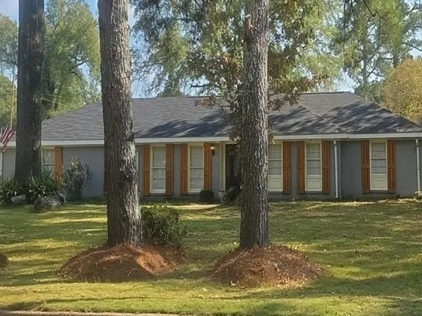 1305 Woodcrest Dr, Jackson, MS 39211