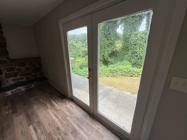1500 Lake Village Dr — Photo 4