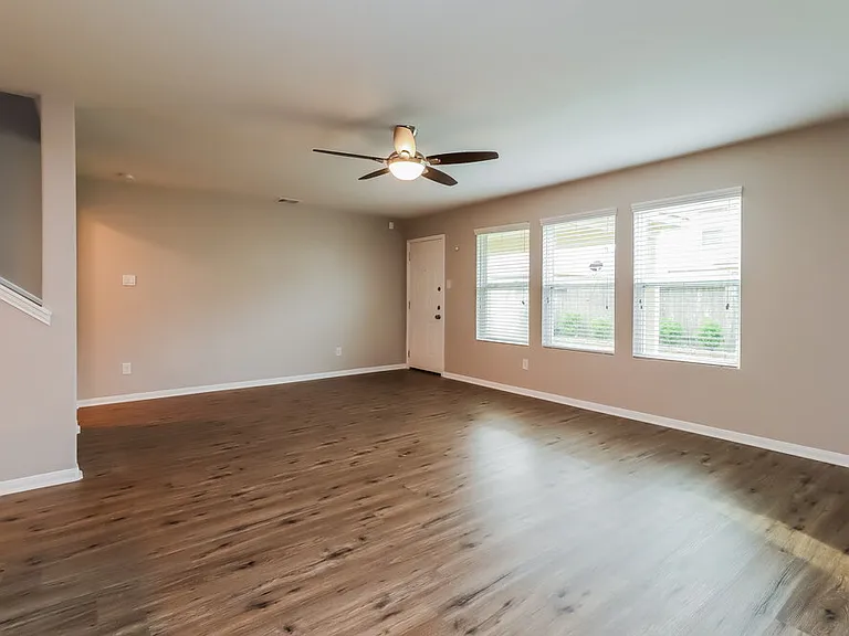 9952 Swallow Dr — Photo 4
