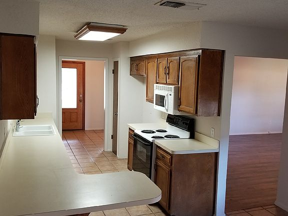 5th image of 8800 Las Vegas Ct