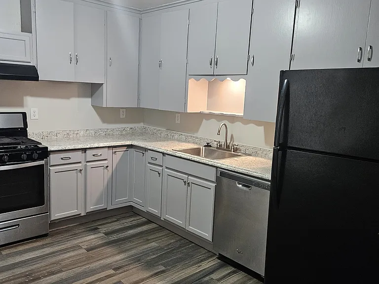 4952 W 1st St — Photo 15