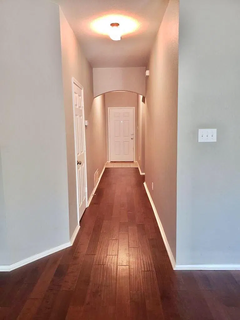 3 bed, 1676 sqft, $2,400 — Photo 2