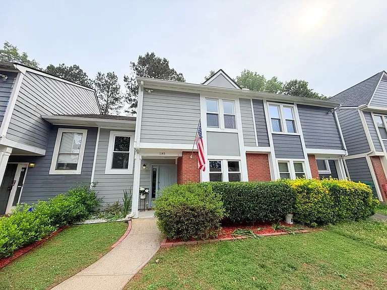 1145 Berkley Dr SE — Photo 1