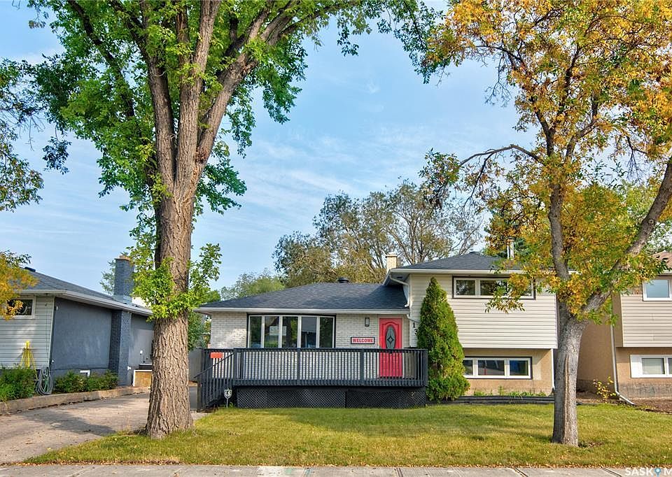 1st image of 130 Walden Cres