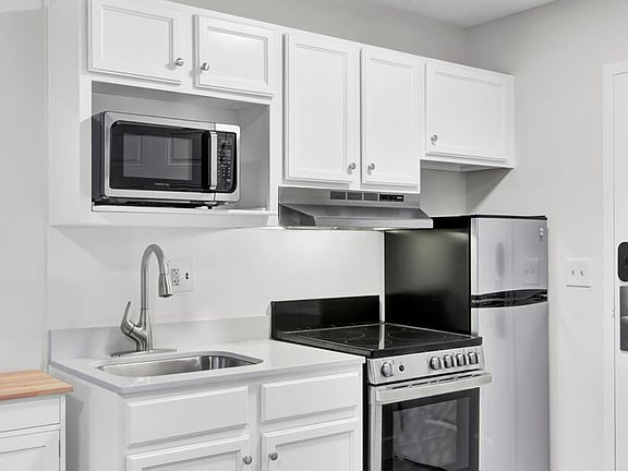 2nd image of 7582 Stafford Rd #206