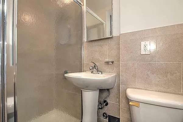 Rented by REAL New York | media 19