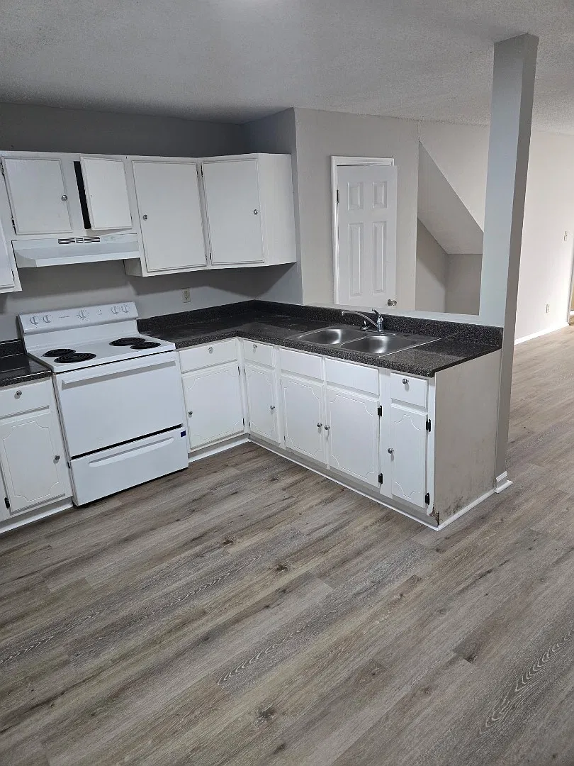 1756 Hollywood Dr - Apt A — Photo 2