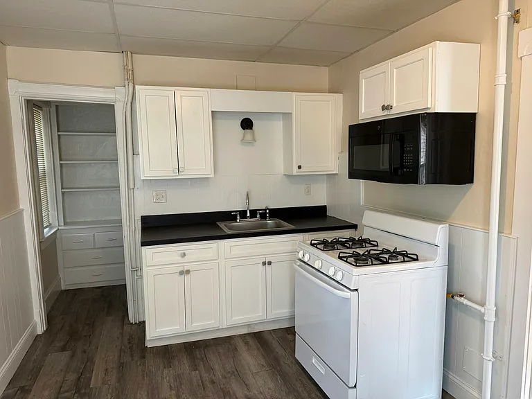 242 Fort Pleasant Ave #2L — Photo 5