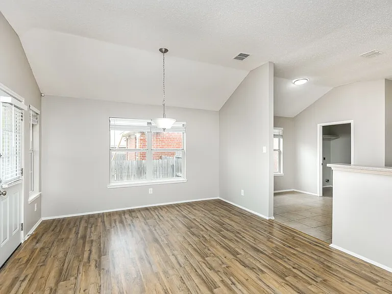 10813 Briaroaks Dr — Photo 6