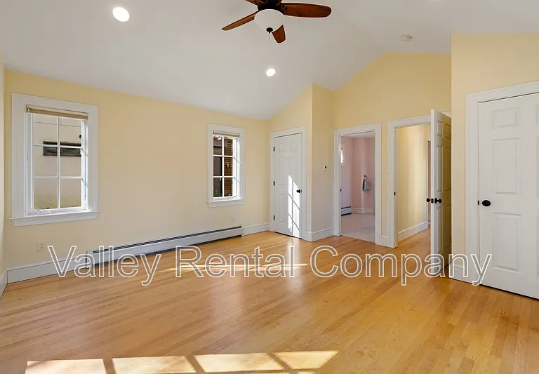 61 Woodlawn Ave — Photo 8