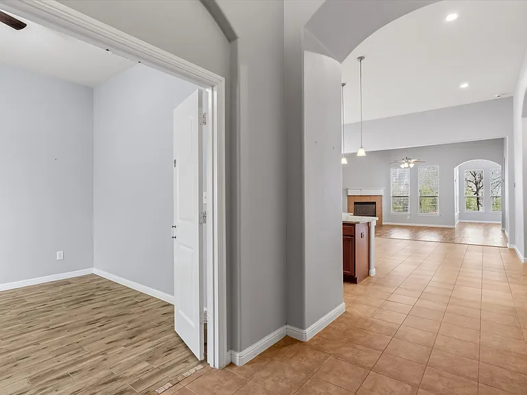 4114 Lee Hutson Dr — Photo 8