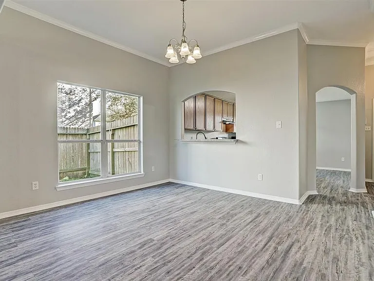 7822 W Red Oak Ln — Photo 4