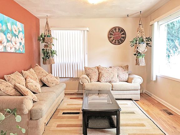 4th image of 1041 Vine Ave