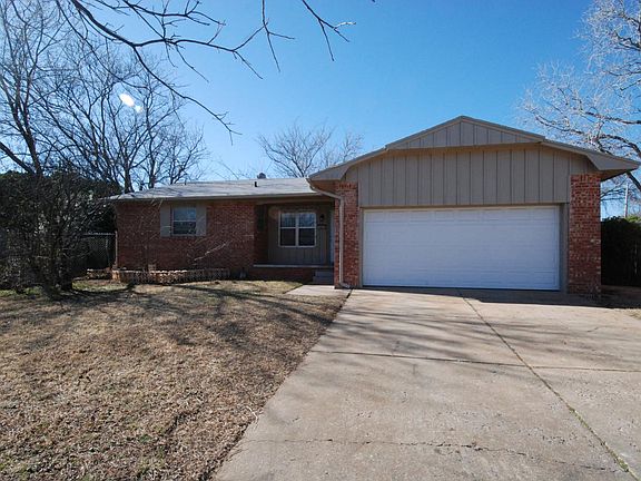 Home in a Cul-de-sac with 2 car garage