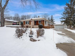 N84W18364 Seneca Dr, Menomonee Falls, WI 53051