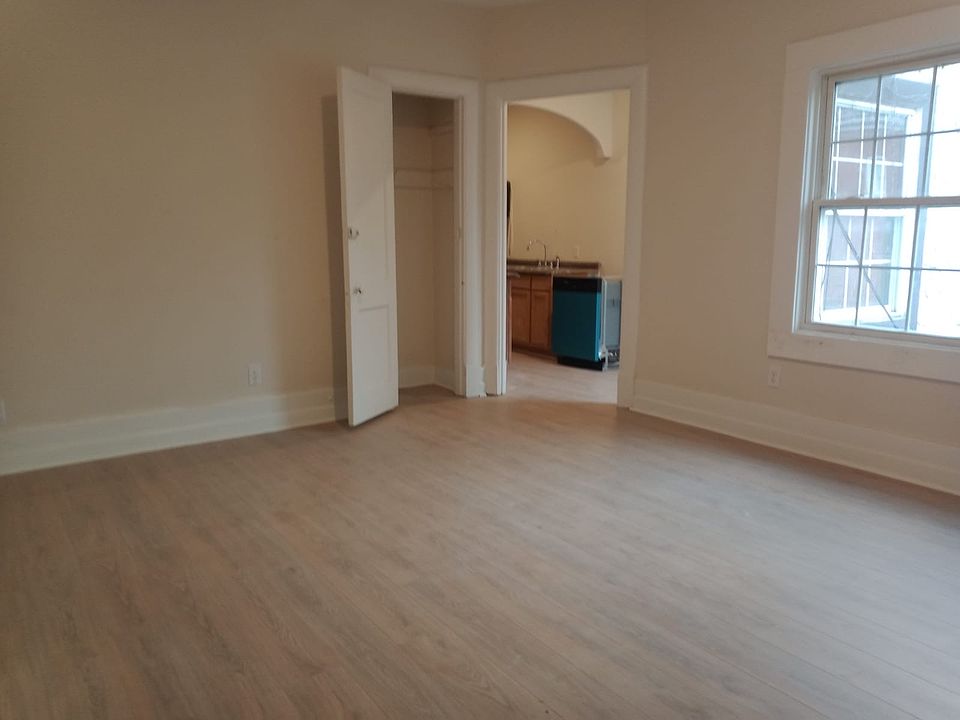 1st image of 131 W Oak St APT 8