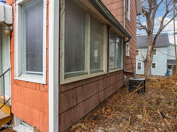 5th image of 231 Curtin St S