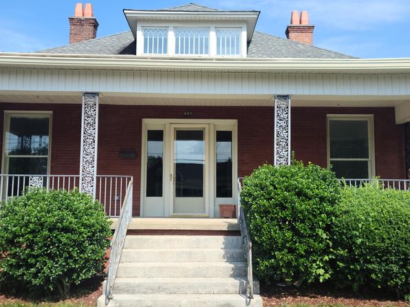 400 N Walnut St