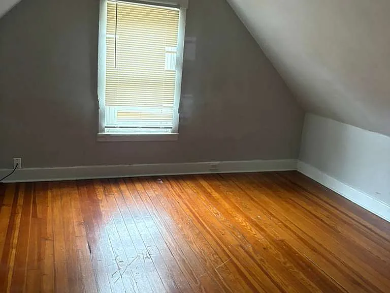 1559 Ambrose Ave — Photo 4