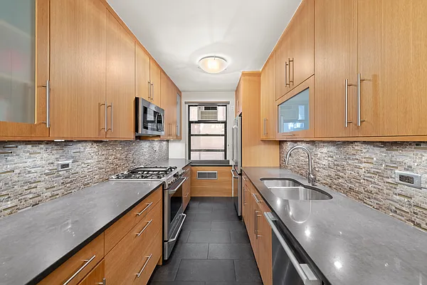 Sold by SERHANT. | media 7