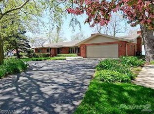 2234 Old Lake Shore Rd, Saint Joseph, MI 49085