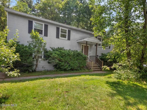 27 Hopeful Lane, Gansevoort, NY 12831