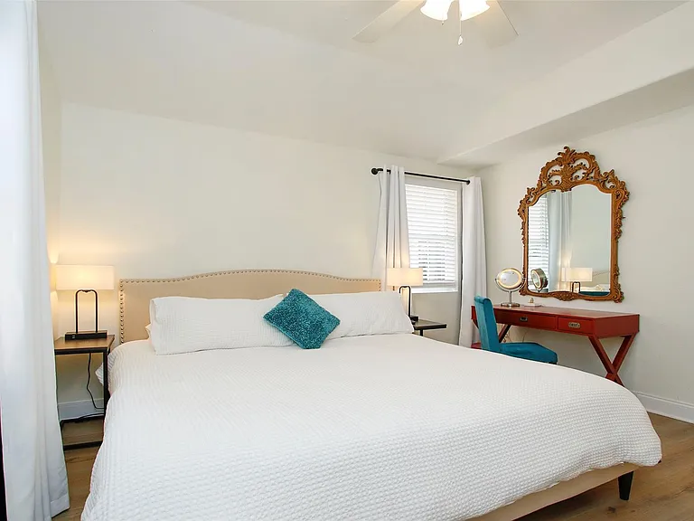 1518 Sabine St — Photo 25