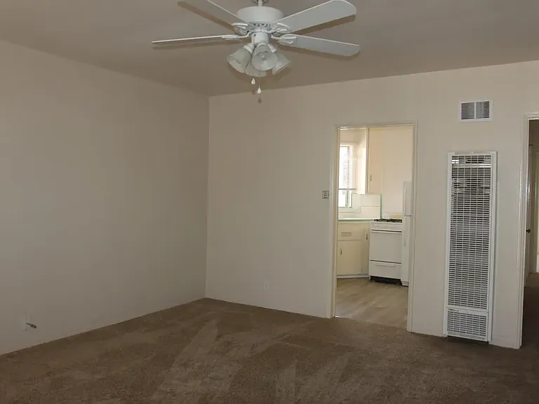620 E Carson St #C — Photo 3