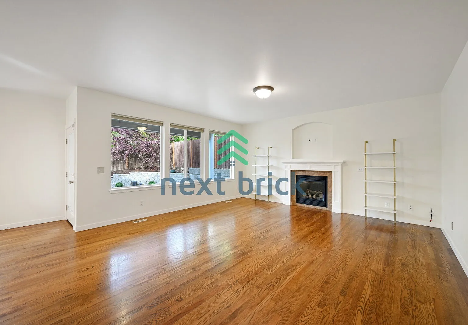 Spacious & Beautifully Upgraded Bothell Home with A/C, EV Charger & Landscaped Backyard — Photo 4